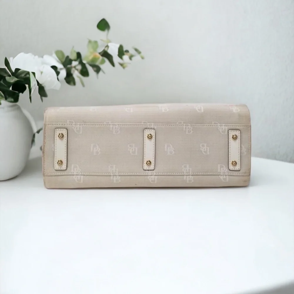 EUC Dooney & Burke Handbag - Picture 3 of 4